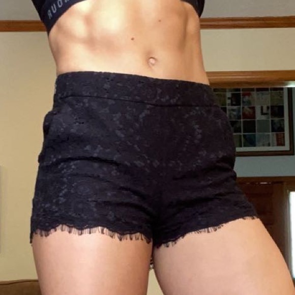 ✨BOGO FREE✨ Express Lace Shorts - Picture 1 of 3